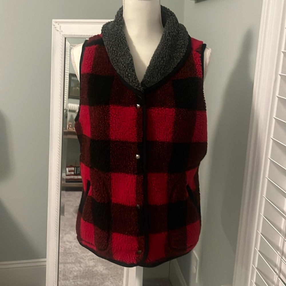 Woolrich Buffalo plaid vest, size M.